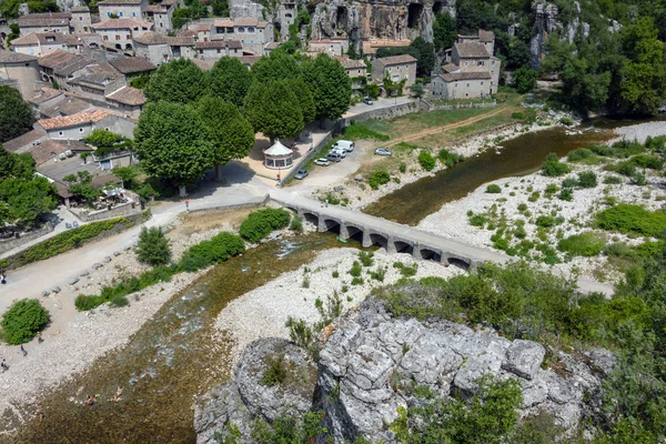 Θέα Από Την Άποψη Του Ardeche Πέτρινο Γεφύρι Πάνω Από — Φωτογραφία Αρχείου