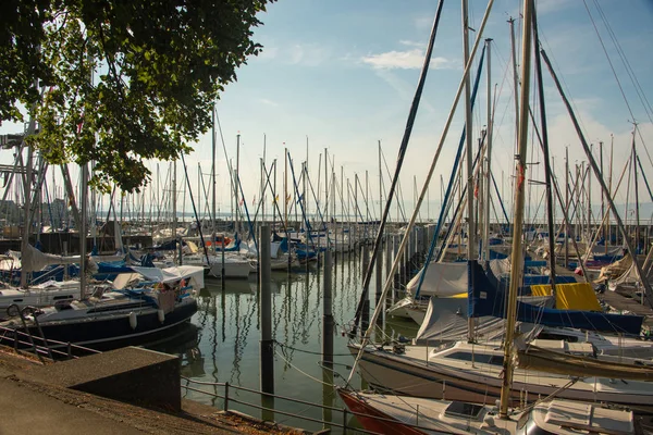 Jachthaven Van Friedrichshafen Het Bodenmeer Tegenover Een Heldere Blauwe Hemel — Stockfoto