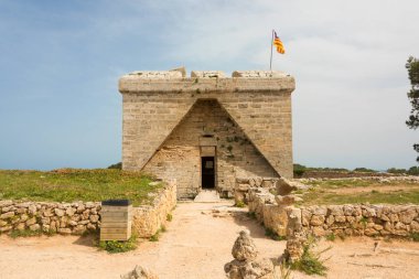 Eski zaman İspanyolca Akdeniz Adası Mallorca Doğu kıyısında kayalardan inşa İspanyol İç Savaşı Punta de N'Amer kule savunma