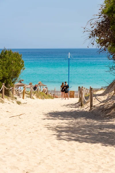 Uitzicht Het Strand Door Duinen Van Cala Agulla Het Spaanse — Stockfoto