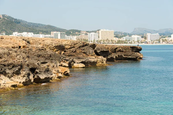 Vista Sobre Las Cristalinas Aguas Turquesas Del Mediterráneo Hasta Playa —  Fotos de Stock
