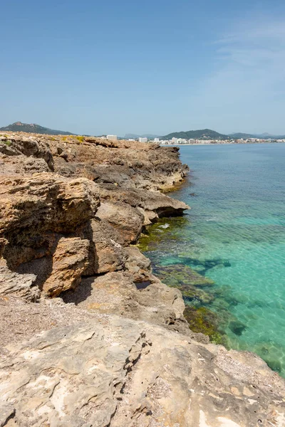 Vista Sobre Las Cristalinas Aguas Turquesas Del Mediterráneo Hasta Playa —  Fotos de Stock