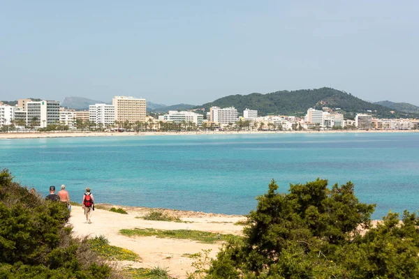 Vista Playa Cala Millor Con Los Hoteles Paseo Marítimo Con —  Fotos de Stock