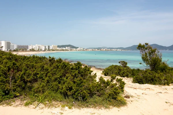 Aan Het Strand Van Cala Millor Met Hotels Strandpromenade Met — Stockfoto