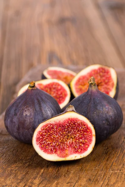 Group Whole Sliced Ripe Delicious Sweets Figs Old Rustic Wooden — Stock Photo, Image