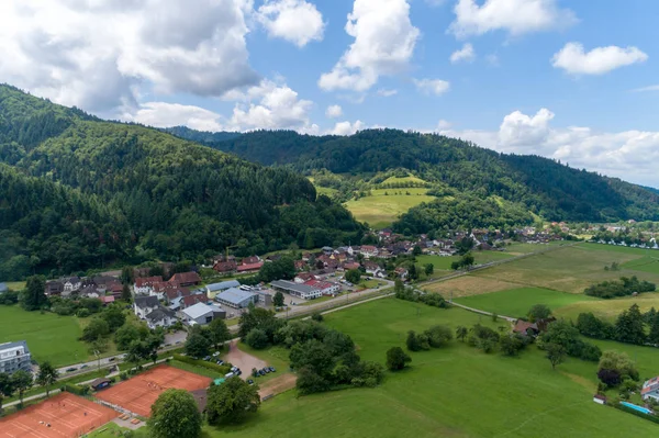 Zdjęcie Lotnicze Małego Uzdrowiska Klimatycznego Muenstertal Południowym Schwarzwaldzie — Zdjęcie stockowe