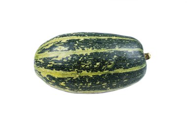 Beyaz arka planda izole tek bir yeşil çizgili spagetti kabak