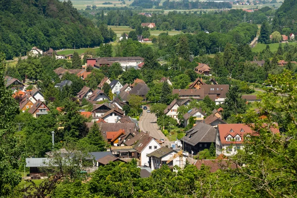 Het kleine dorpje Muenstertal in het Zwarte Woud — Stockfoto