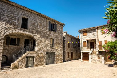 Ruoms eski kütüphane taş bina