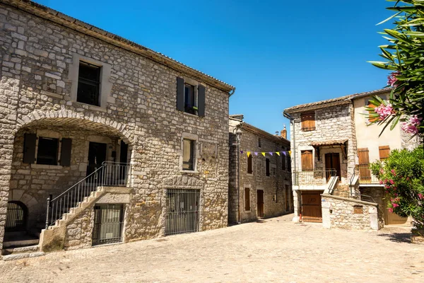 Ruoms eski kütüphane taş bina