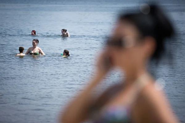 Gente Está Nadando Río Dniéper Kiev Ucrania Julio 2015 — Foto de Stock