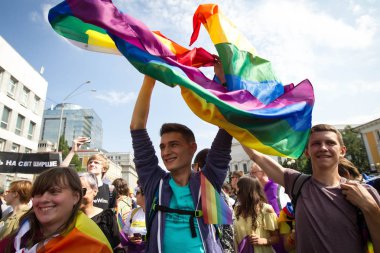 İnsanlar eşitlik Mart, Kiev, Ukrayna Lgbt topluluğu tarafından düzenlenen katılmak. 18 Haziran 2017.