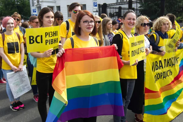 Lidé Účastní Rovnosti Březen Pořádané Lgbt Komunity Kyjev Ukrajina Června — Stock fotografie