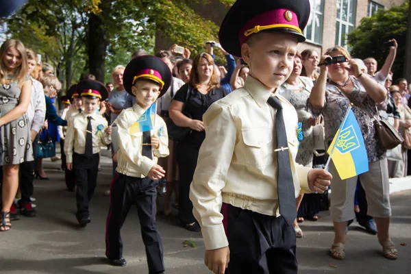 Kiev, Ukrayna okulun ilk günü öğrenci'nın Lisesi Ukraynalı çocuklar katılın. 1 Eylül 2016.