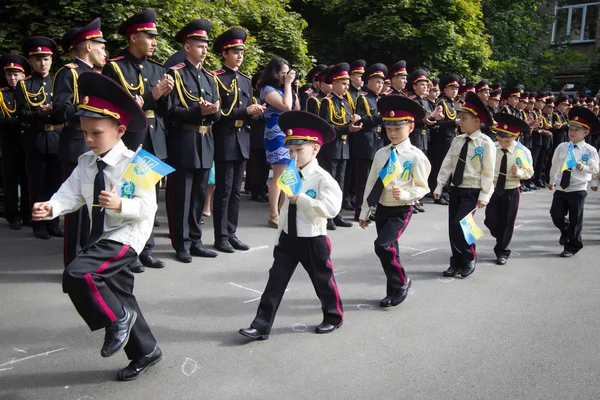 Kiev, Ukrayna okulun ilk günü öğrenci'nın Lisesi Ukraynalı çocuklar katılın. 1 Eylül 2016.
