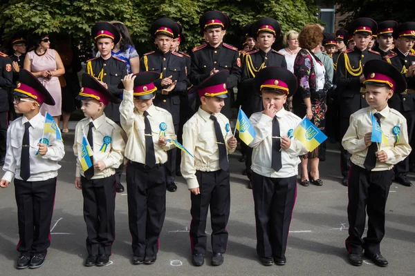 Ukrainische Kinder Aus Dem Kadetten Lyzeum Besuchen Den Ersten Schultag — Stockfoto