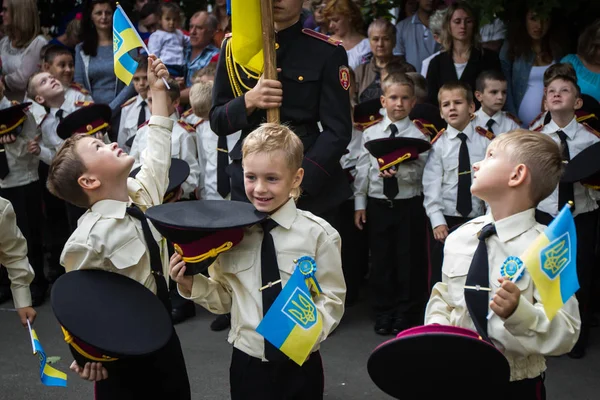 Ukrainische Kinder Aus Dem Kadetten Lyzeum Besuchen Den Ersten Schultag — Stockfoto