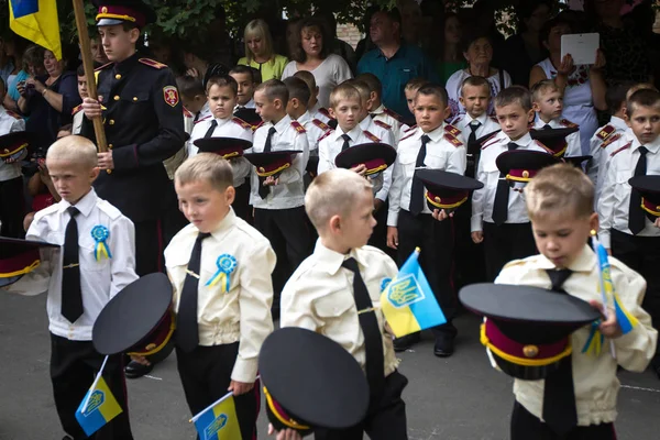 Ukrainische Kinder Aus Dem Kadetten Lyzeum Besuchen Den Ersten Schultag — Stockfoto