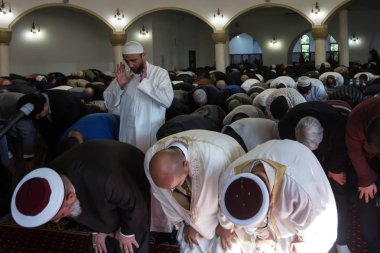Müslümanlar Kurban Bayram Kiev, Ukrayna tatil sırasında Ar-Rahma camide dua. 1 Eylül 2017.
