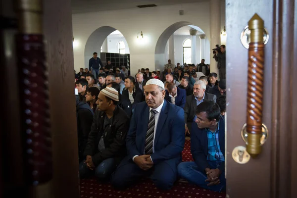 Müslümanlar Kurban Bayram Kiev Ukrayna Tatil Sırasında Rahma Camide Dua — Stok fotoğraf