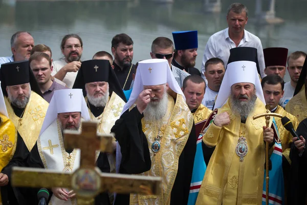 Парафіяни Міністрів Української Православної Церкви Київського Патріархату Молитися Володимирській Гірці — стокове фото