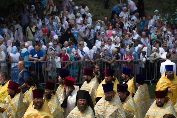 Los Feligreses Ministros Del Patriarcado Moscú Iglesia Ortodoxa Ucraniana Rezan —  Fotos de Stock