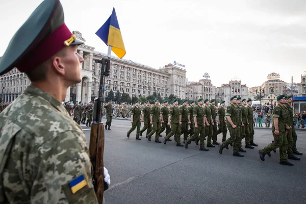 ウクライナは キエフのウクライナの独立の機会に軍事パレードのリハーサル 2016 — ストック写真
