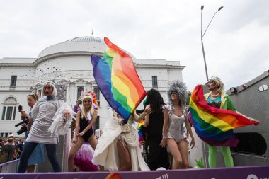 İnsanlar eşitlik Mart, Kiev, Ukrayna Lgbt topluluğu tarafından düzenlenen katılmak. 17 Haziran 2018.