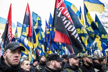 Milliyetçi örgüt üyeleri merkezi Kiev, Ukrayna Ukrayna yetkililerinin politikasına karşı bir protesto eylemi katılmak. 4 Nisan 2016.