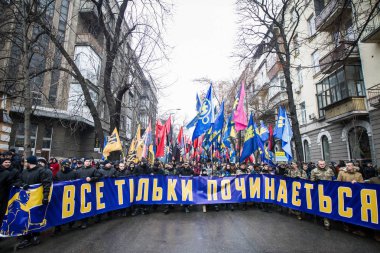 Milliyetçi örgüt üyeleri merkezi Kiev, Ukrayna Ukrayna yetkililerinin politikasına karşı bir protesto eylemi katılmak. 4 Nisan 2016.