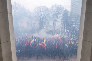 Milliyetçi örgüt üyeleri merkezi Kiev, Ukrayna Ukrayna yetkililerinin politikasına karşı bir protesto eylemi katılmak. 4 Nisan 2016.