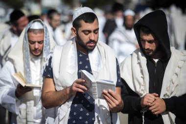 Ultra-Ortodoks Yahudi hacılar Rosh Hashanah tatil, Uman, Ukrayna, Yahudi yeni yılı kutlamak. 4 Ekim 2016.