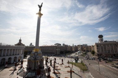 Kiev, Ukrayna'da Khreshchatyk sokak ve Maidan Nezalezhnosti (Bağımsızlık Meydanı) görünümü. Ağustos 6, 2019.