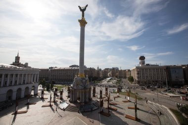Kiev, Ukrayna'da Khreshchatyk sokak ve Maidan Nezalezhnosti (Bağımsızlık Meydanı) görünümü. Ağustos 6, 2019.