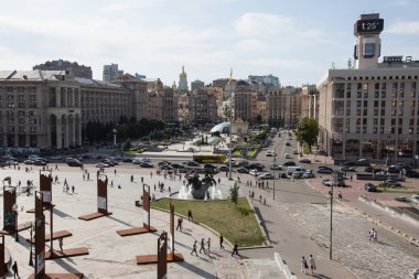 Kiev, Ukrayna'da Khreshchatyk sokak ve Maidan Nezalezhnosti (Bağımsızlık Meydanı) görünümü. Ağustos 6, 2019.