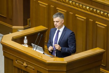 Ukrayna Dışişleri Bakanı Vadym Prystaiko, Ukrayna'nın Kiev kentinde yeni seçilen parlamentonun ilk oturumunda konuştu. Ağustos 29, 2019.