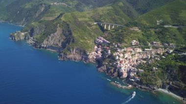 Riomaggiore, Cinque Terre, İtalya, havadan görünümü