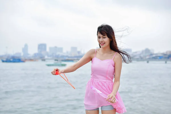 Ontspanning Concept Aziatische Meisjes Zijn Bubbels Met Plezier Spelen Mooi — Stockfoto