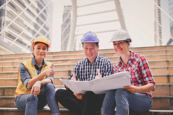 Conceptos Ingeniería Empresarial Ingenieros Profesionales Jóvenes Empresarios Están Planificando Construcción — Foto de Stock