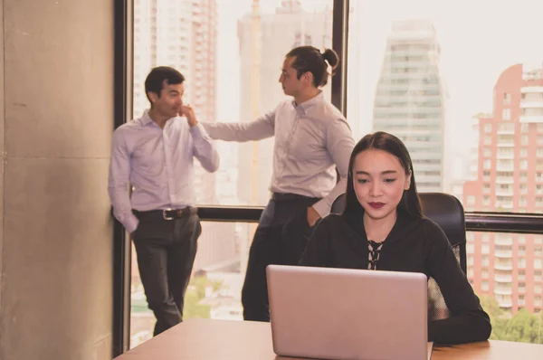 Conceptos Negocio Hombre Negocios Está Trabajando Oficina Gente Negocios Trabaja — Foto de Stock