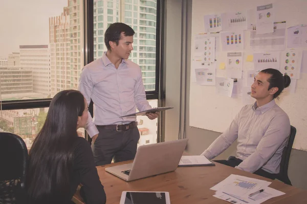 Conceptos Negocio Hombre Negocios Está Trabajando Oficina Gente Negocios Trabaja — Foto de Stock