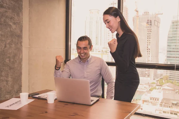 Conceptos Negocio Hombre Negocios Está Trabajando Oficina Gente Negocios Trabaja — Foto de Stock