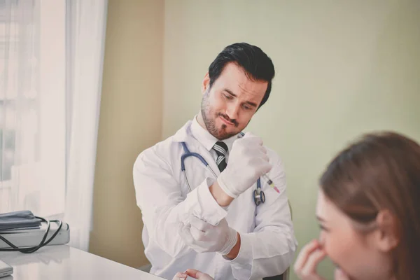 Imagem Desfocada Péssimo Conceito Médico Pacientes Têm Medo Médico Doentes — Fotografia de Stock