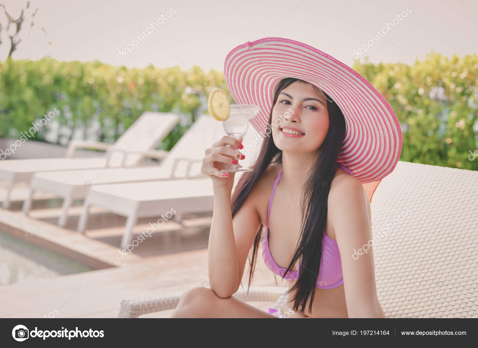 aziatskie-devushki-foto-v-kupalnikah-smotret-porno-alana-evans