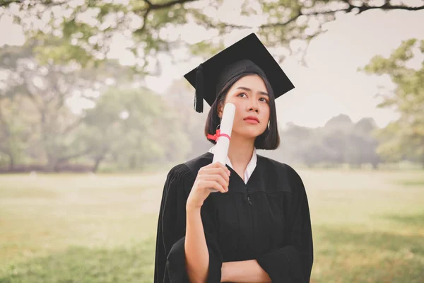 Αποφοίτηση Έννοια Αποφοίτησε Μαθητές Την Ημέρα Αποφοίτησης Ασίας Μαθητές Πρέπει — Φωτογραφία Αρχείου