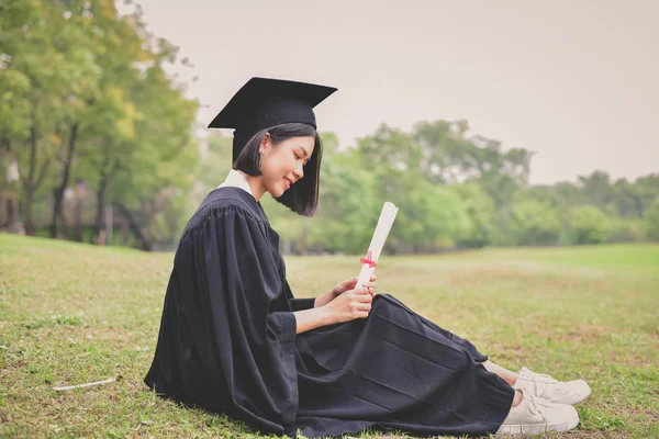 Examen Konceptet Graderad Studenter Examen Dag Asiatiska Studenter Ler Glatt — Stockfoto