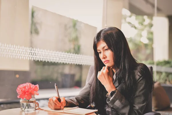 Concepto Negocio Joven Empresaria Asiática Está Trabajando Feliz Joven Empresaria — Foto de Stock