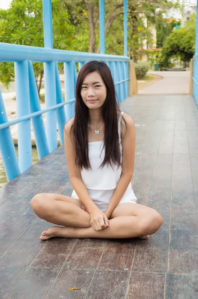 Kamu Parkı dışında onun vaktinizi çekici genç kadın