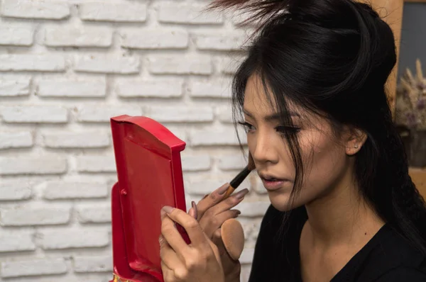 Schönheitskonzept Asiatische Mädchen Beim Schminken Der Umkleidekabine Asiatische Frauen Kümmern — Stockfoto