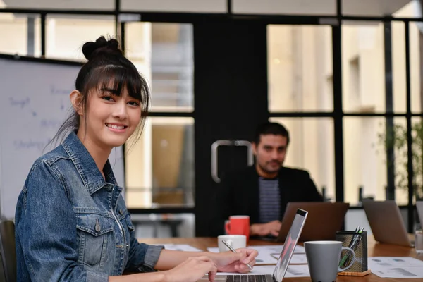 Concepto Negocio Los Empresarios Están Trabajando Juntos Como Equipo Gente — Foto de Stock